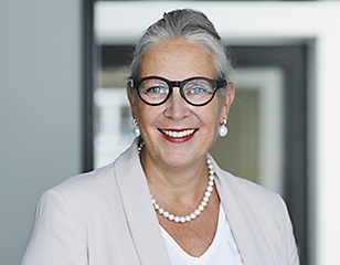 Dr. Karin Lenzlinger